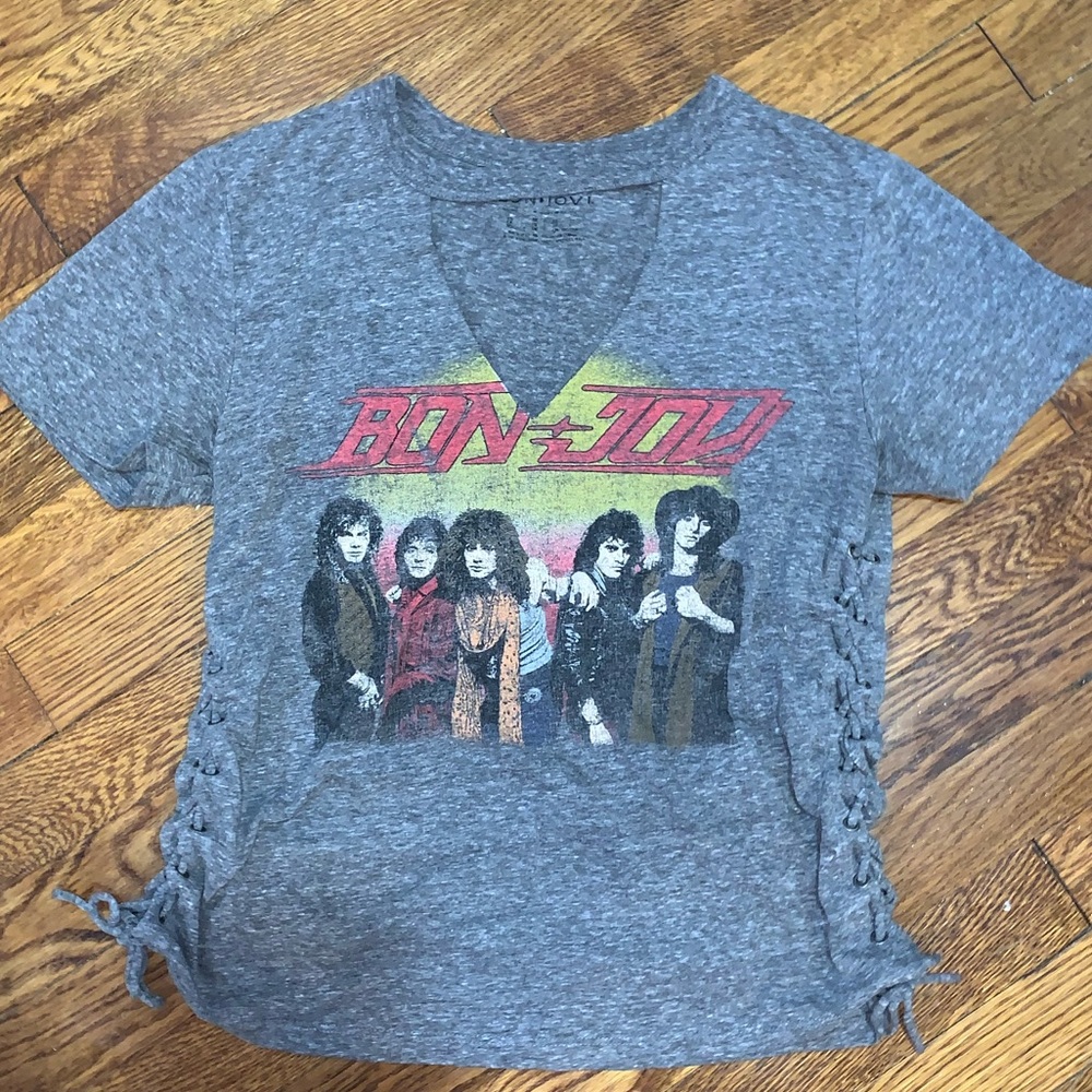 Grey Bon Jovi tee shirt